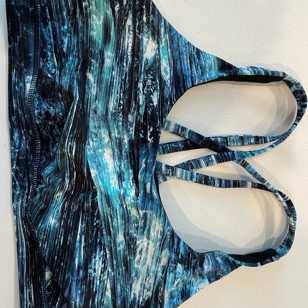 lululemon sports bra.